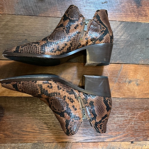 Frye Block Heel Snake Print Leather Boots 2 inch heel Size 10M - Picture 9 of 11